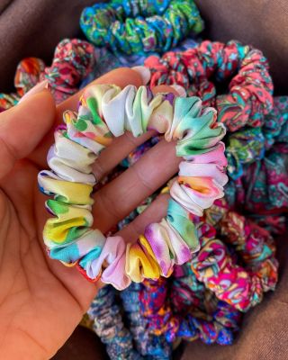 Když by se mě někdo zeptal, jakou gumičku v poslední době nosím nejradši, byla by to určitě Pastel Rainbow 🌈 v úzkém...